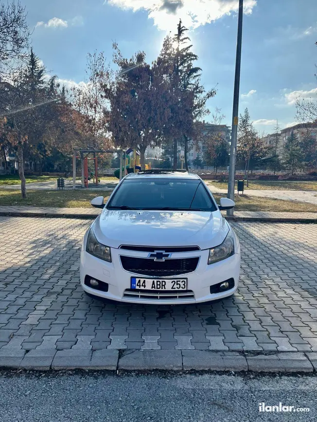 2011 Chevrolet Cruze 1.6 benzinli manuel otomobil - Fotoğraf 1