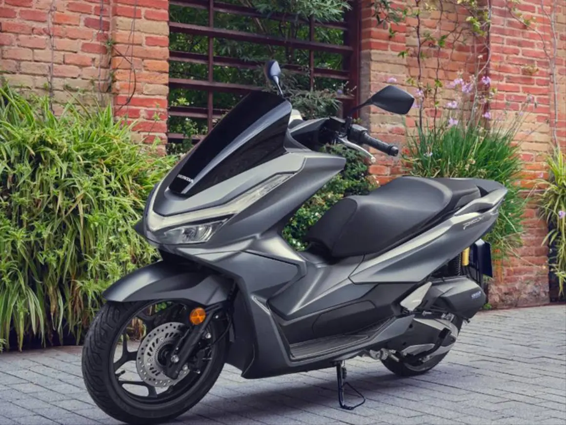 2025 Honda PCX 125 benzinli otomatik motosiklet - Fotoğraf 1