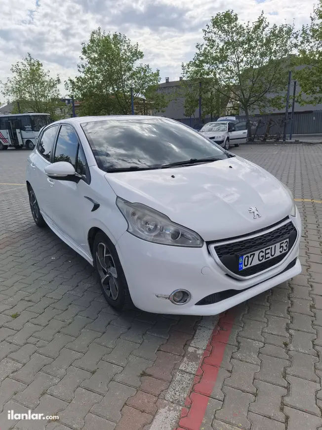 2012 Peugeot 208 1.4 HDi dizel manuel otomobil - Fotoğraf 1