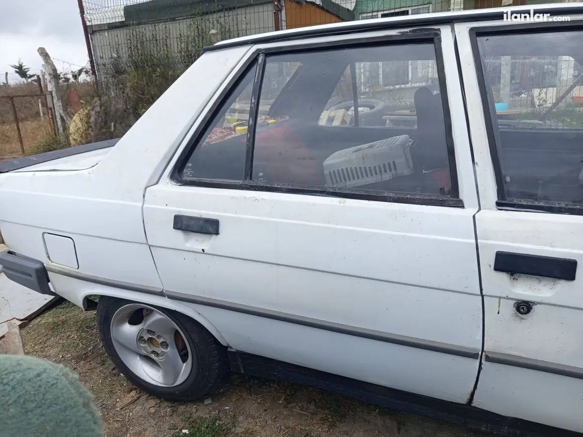1993 Renault R 9 1.4 benzinli manuel otomobil - Fotoğraf 1