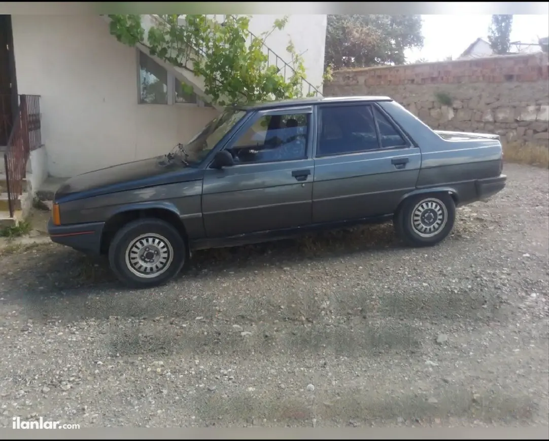 1995 Renault R 9 1.4 benzinli manuel otomobil - Fotoğraf 1