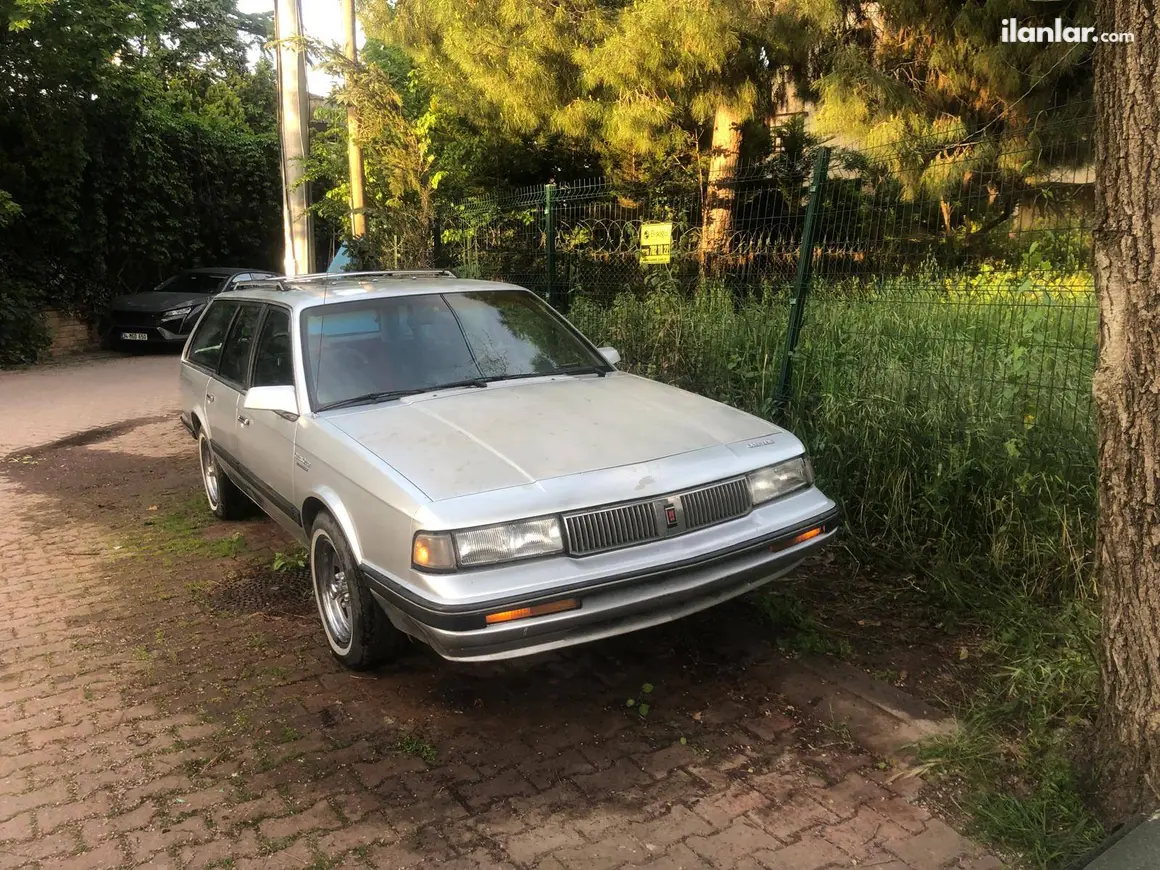 1989 Pontiac Sunbird 2.0 LE benzinli otomatik otomobil - Fotoğraf 1