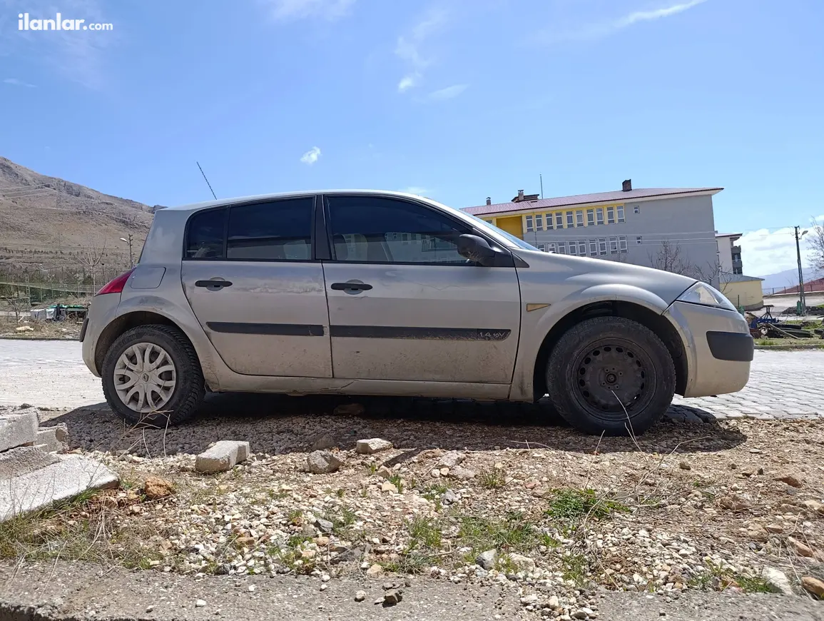 2005 Renault Megane 1.4 benzin & LPG manuel otomobil - Fotoğraf 1