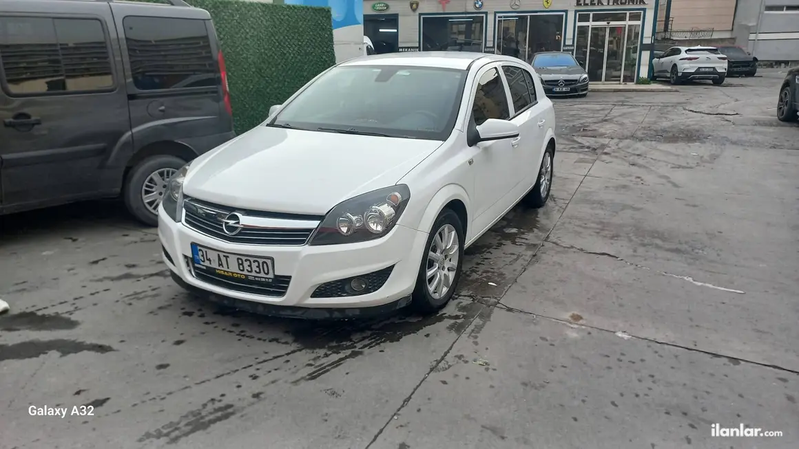 2012 Opel Astra 1.6 benzinli otomatik otomobil - Fotoğraf 1