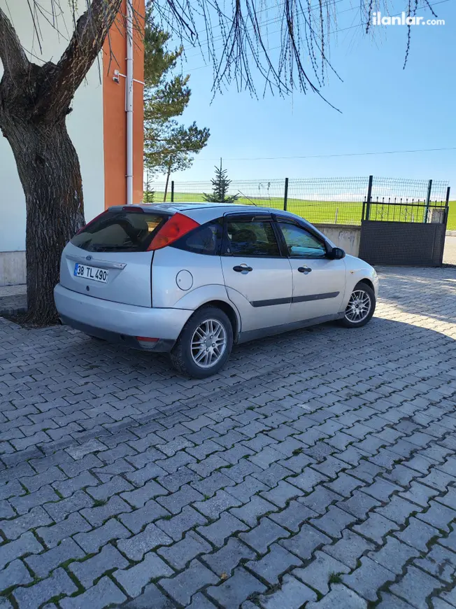 2001 Ford Focus 1.6 benzinli manuel otomobil - Fotoğraf 1