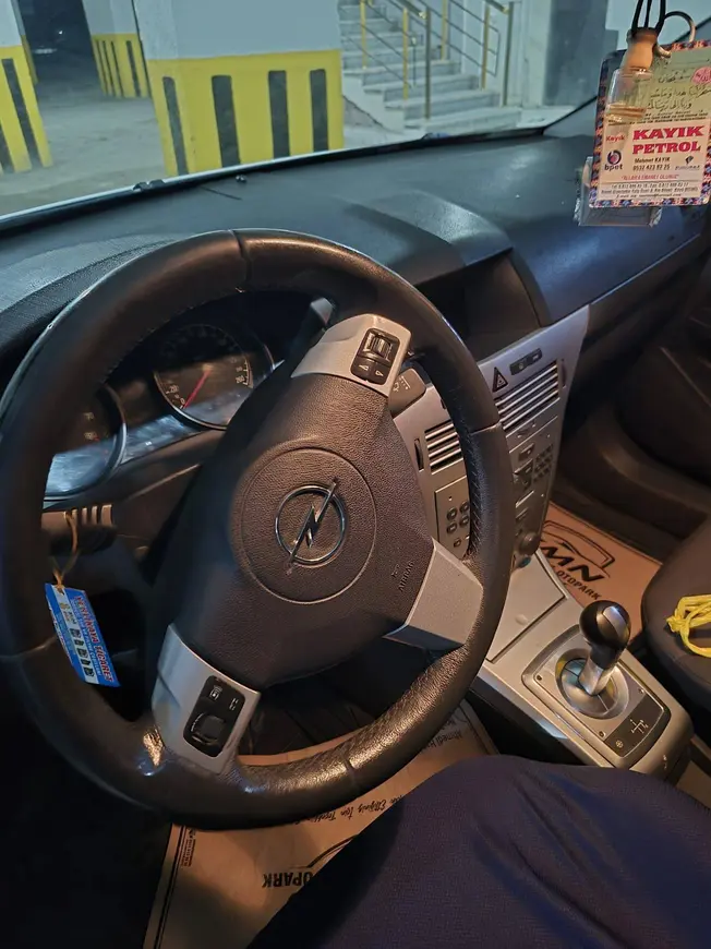 2012 Opel Astra 1.6 T benzinli yarı Otomatik otomobil - Fotoğraf 1