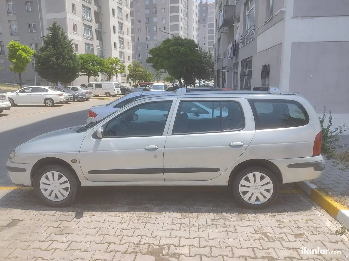 2001 Renault Megane 1.6 benzinli manuel otomobil - Fotoğraf 1