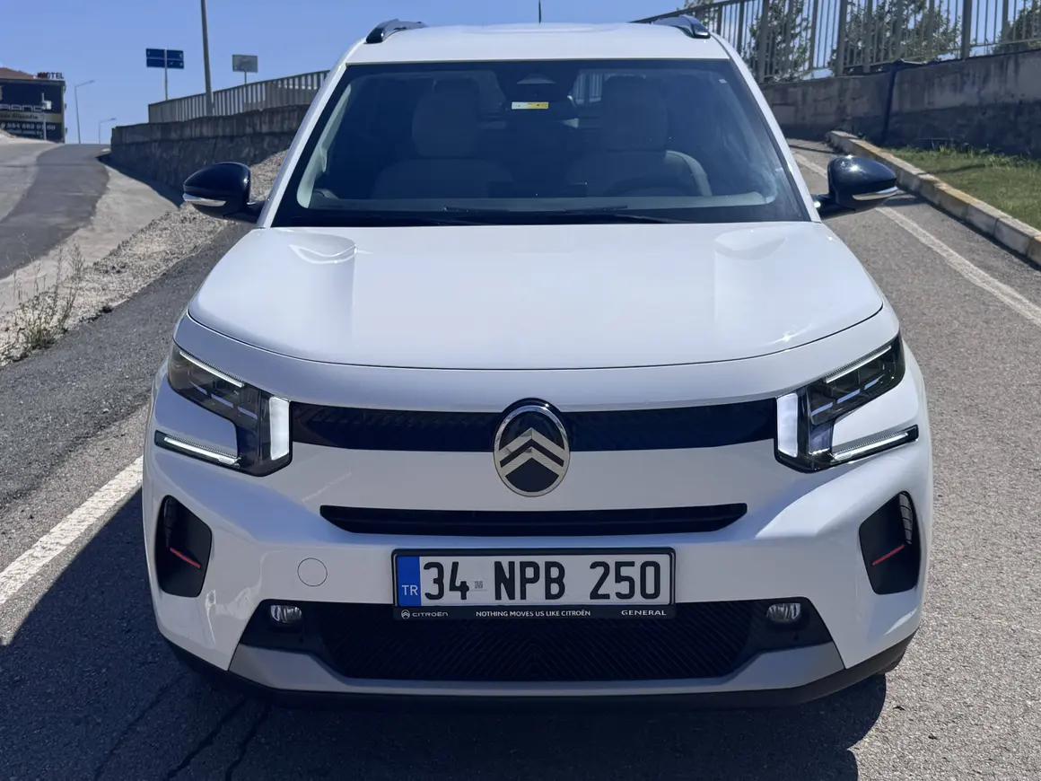 2025 Citroen e-C3 Max elektrikli otomatik otomobil - Fotoğraf 1