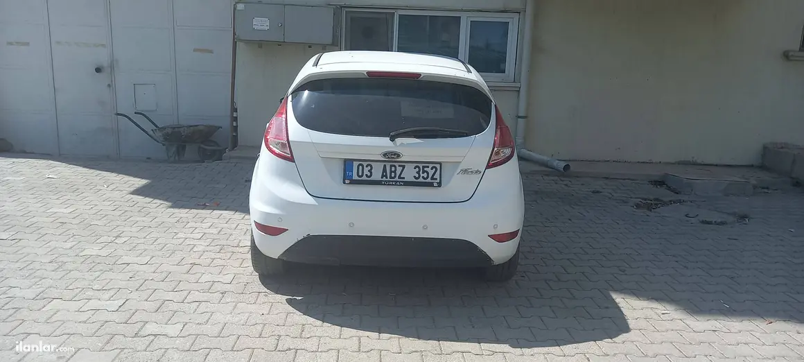2015 Ford Fiesta 1.25 benzinli manuel otomobil - Fotoğraf 1