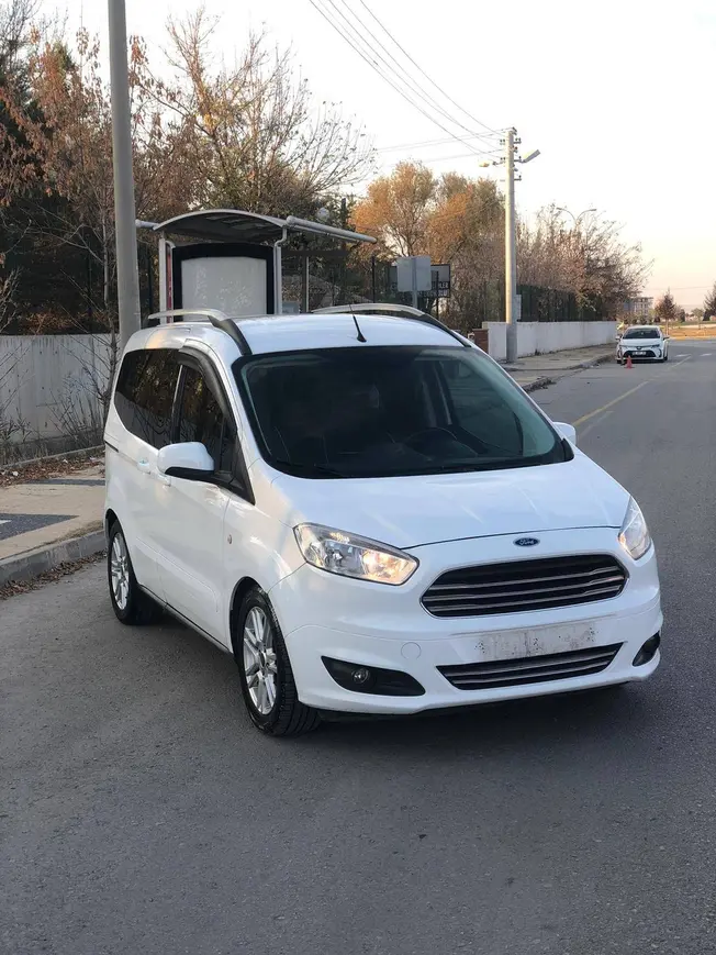 2018 Ford Tourneo Courier 1.5 TDCi dizel manuel minivan & Panelvan - Fotoğraf 1