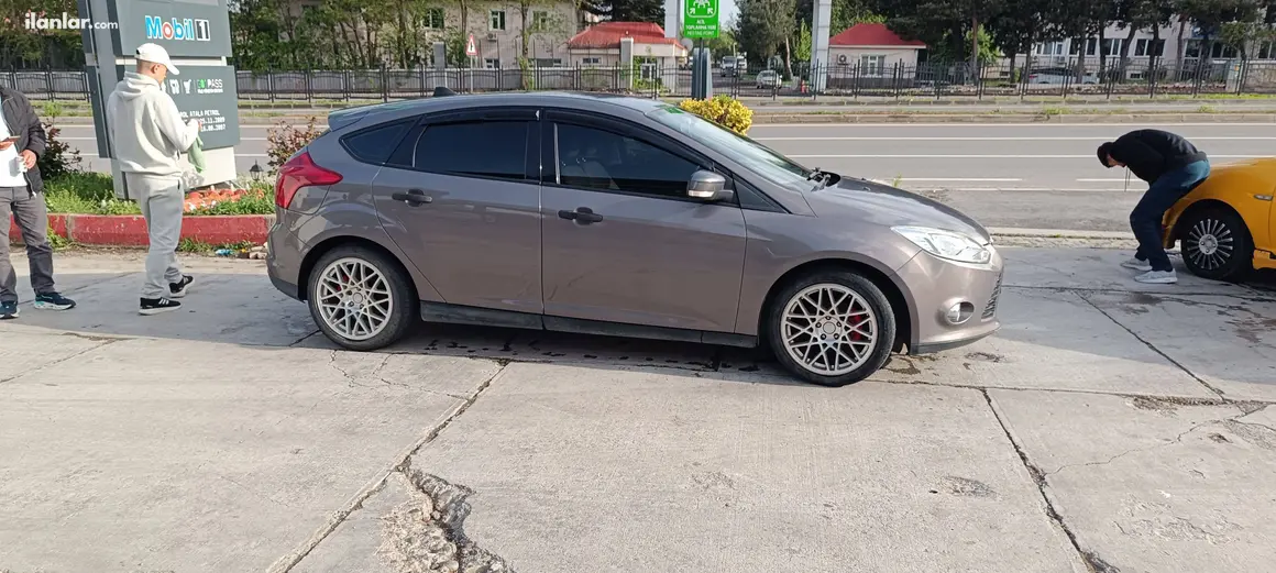 2012 Ford Focus 1.6 TDCi dizel manuel otomobil - Fotoğraf 1