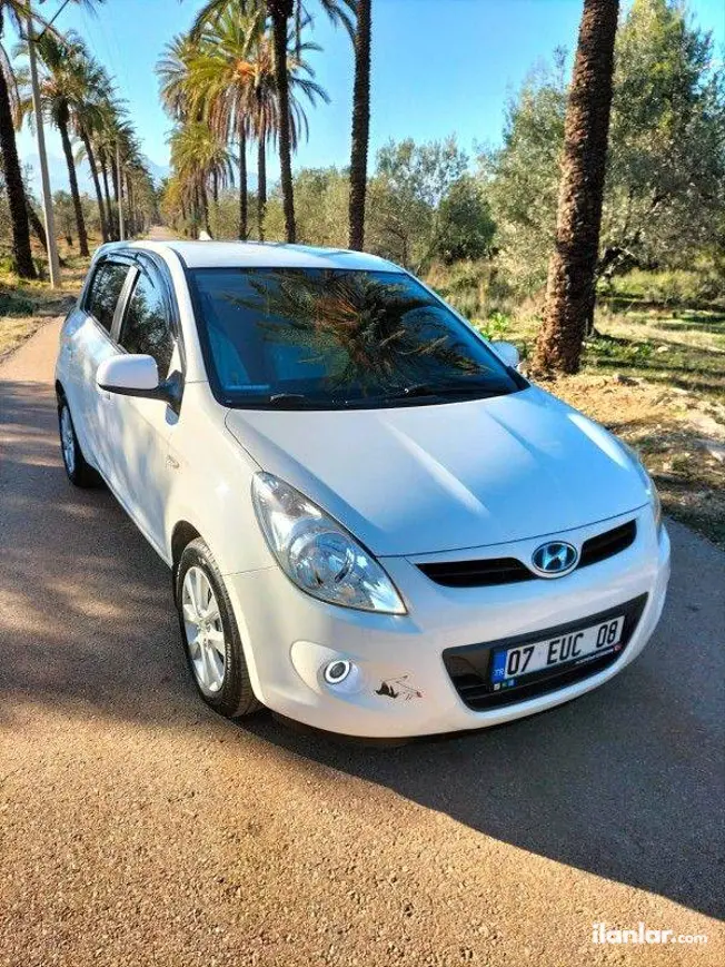 2012 Hyundai i20 1.4 CRDi dizel manuel otomobil - Fotoğraf 1