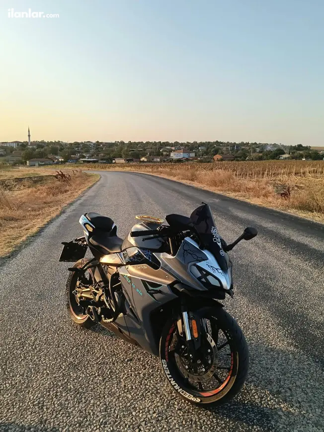 2024 CFmoto 250SR benzinli manuel motosiklet - Fotoğraf 1