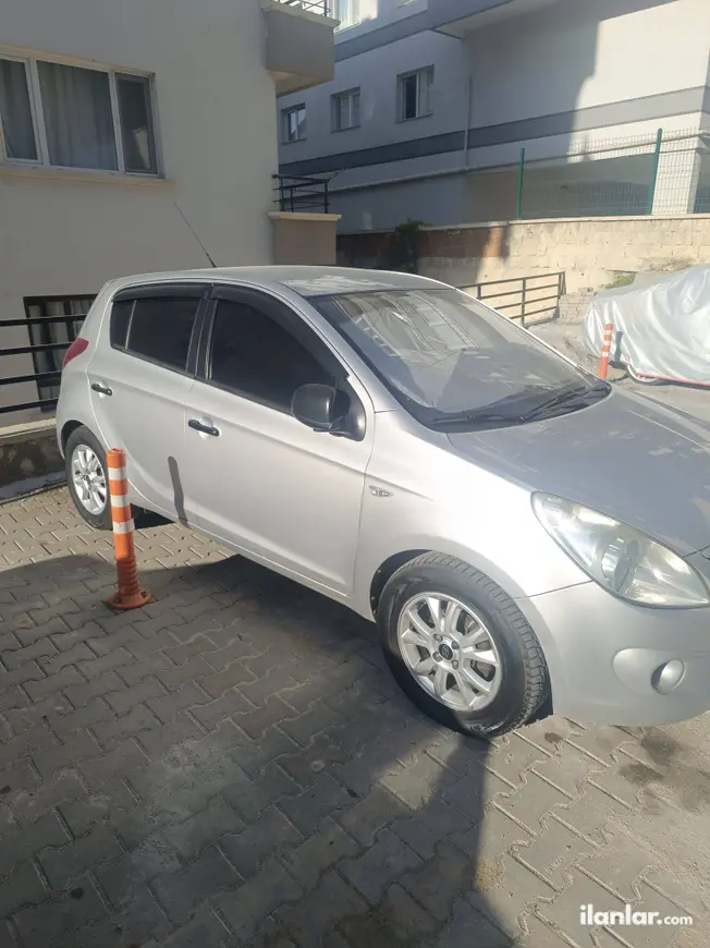 2012 Hyundai i20 1.4 CRDi dizel manuel otomobil - Fotoğraf 1