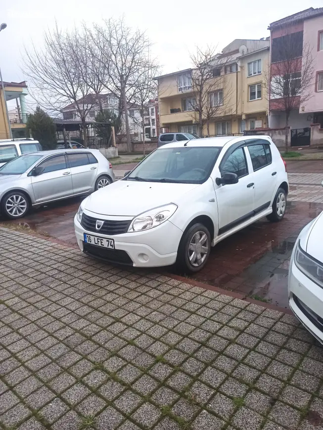 2012 Dacia Sandero 1.2 benzinli manuel otomobil - Fotoğraf 1