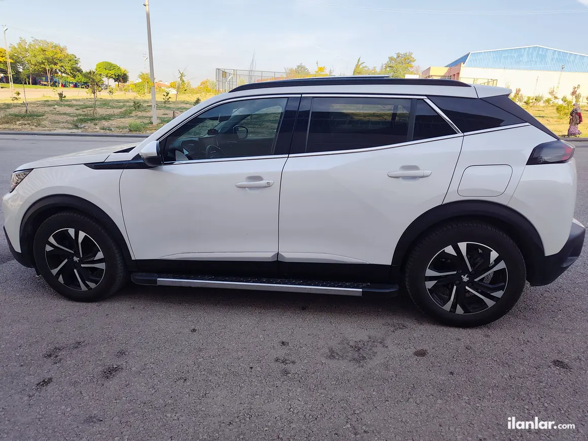 2020 Peugeot 2008 1.2 PureTech benzinli otomatik arazi, SUV, Pick-up - Fotoğraf 1