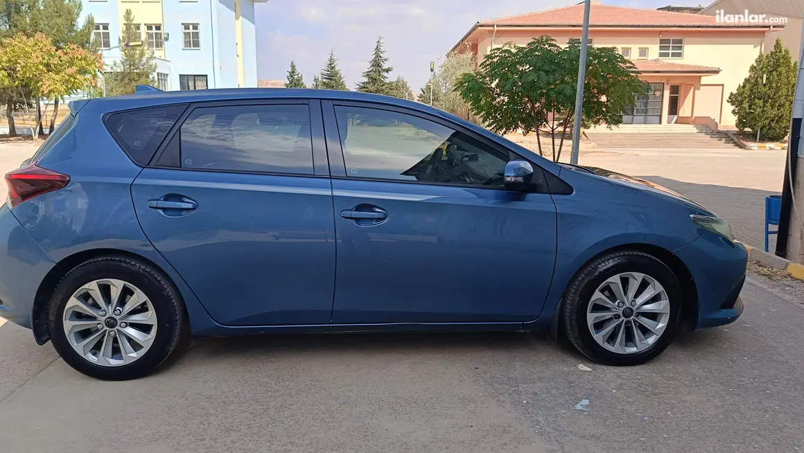 2016 Toyota Auris 1.33 benzinli manuel otomobil - Fotoğraf 1