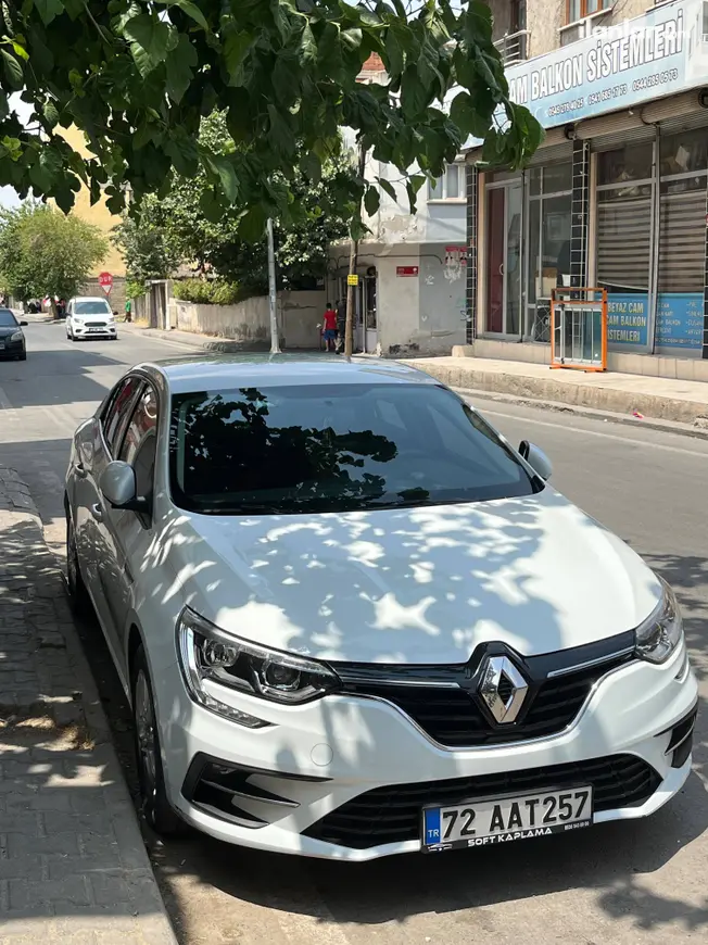 2021 Renault Megane 1.3 TCe benzinli manuel otomobil - Fotoğraf 1