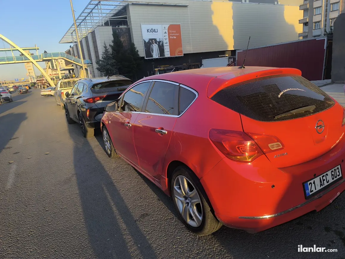 2015 Opel Astra 1.6 benzinli manuel otomobil - Fotoğraf 1