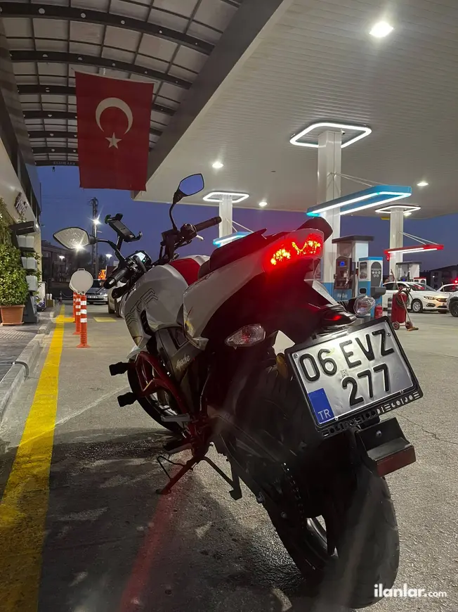 2024 TVS Apache RTR 200 benzinli manuel motosiklet - Fotoğraf 1