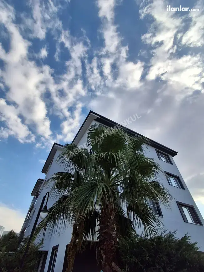 Aydın Kuşadası Davutlar Mahallesi 1+1 55 m² satılık daire - Fotoğraf 1