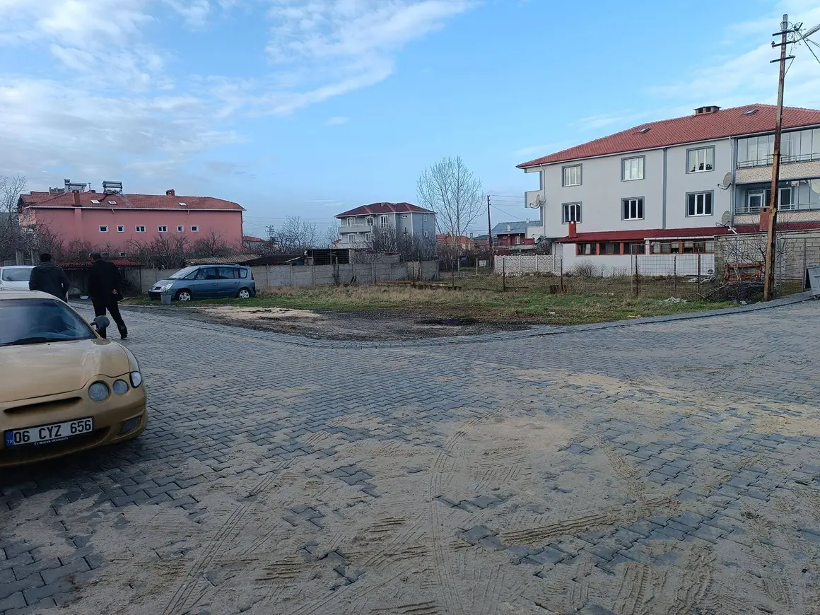Tekirdağ Saray Pazarcık Mahallesi 400 m² satılık konut arsa - Fotoğraf 1