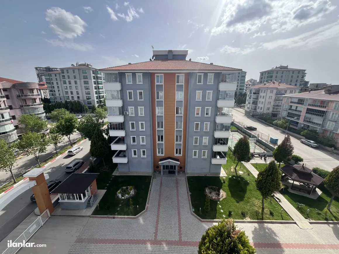 Uşak Merkez Kemalöz Mahallesi 3+1 185 m² satılık daire - Fotoğraf 1