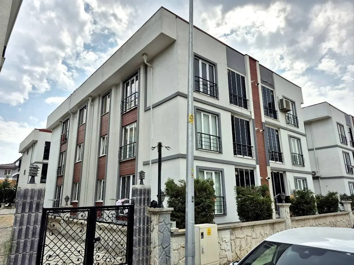 Sakarya Adapazarı Güneşler Merkez Mahallesi 5+1 150 m² satılık daire - Fotoğraf 1
