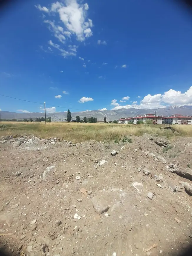 Erzincan Merkez Cengiz Topel Mahallesi 650 m² satılık villa arsa - Fotoğraf 1