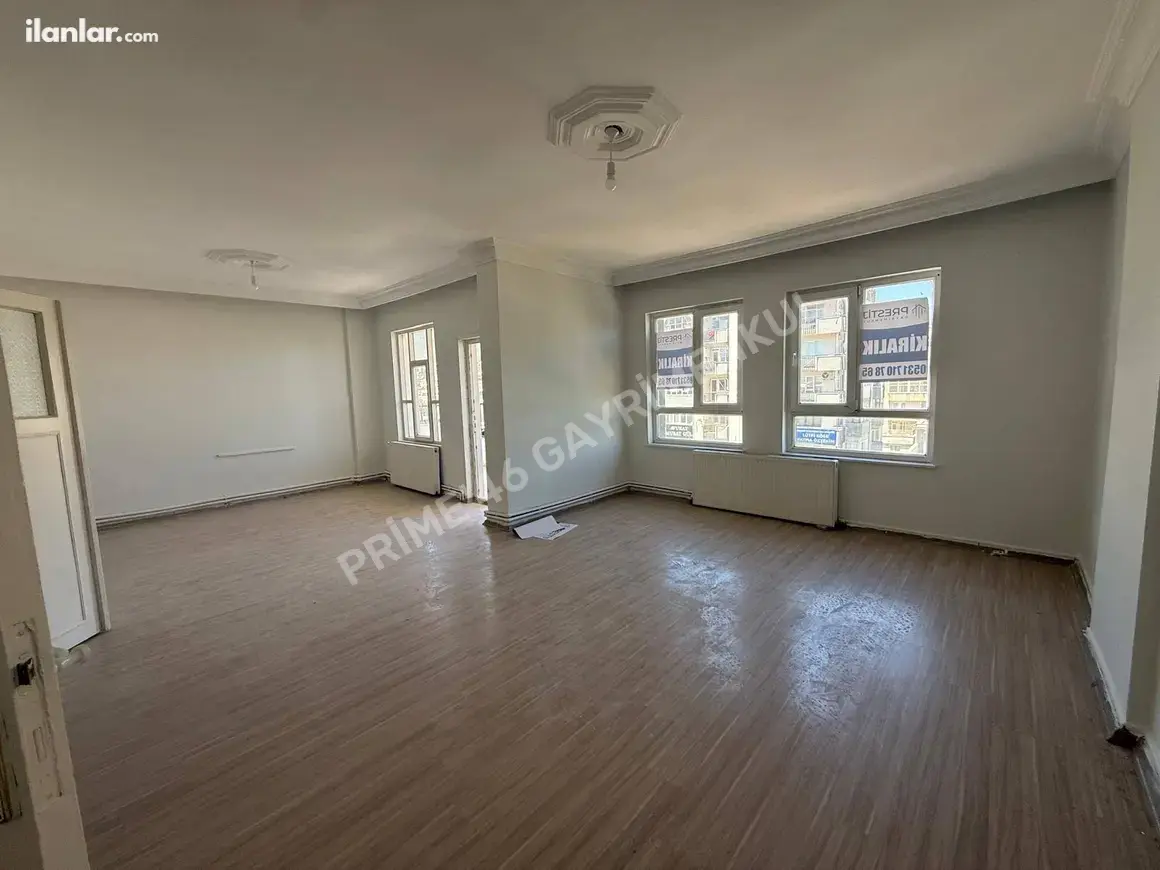 Kahramanmaraş Dulkadiroğlu İsmet Paşa Mahallesi 4+1 180 m² kiralık daire - Fotoğraf 1