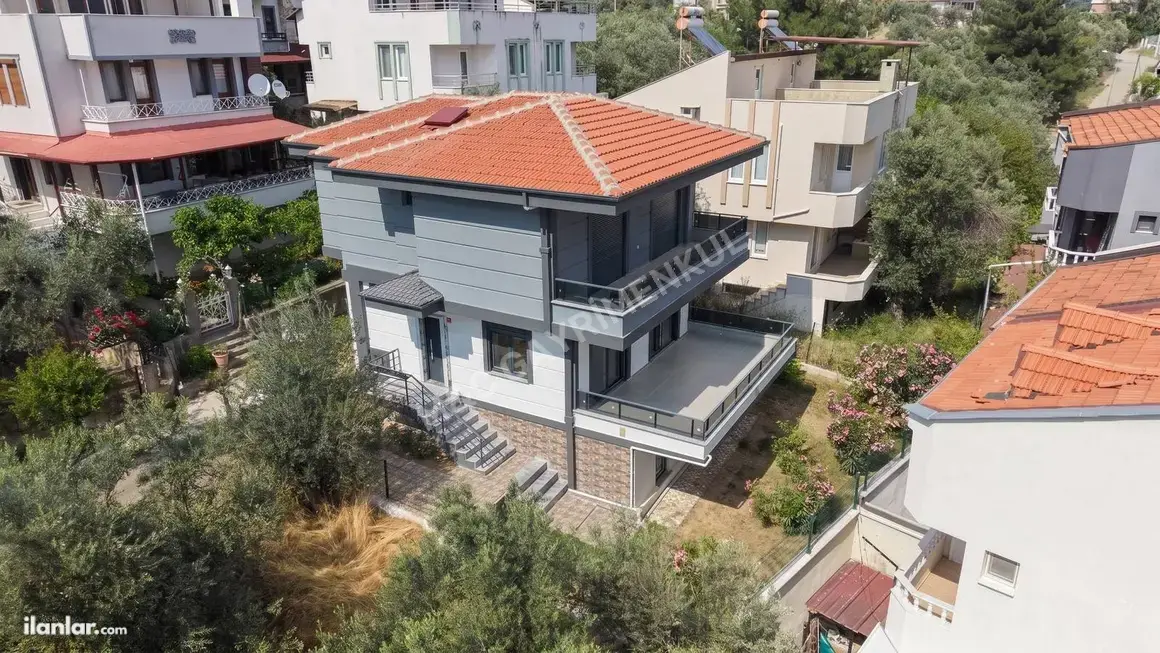 Balıkesir Edremit Altınoluk Mahallesi 3+1 220 m² satılık villa - Fotoğraf 1
