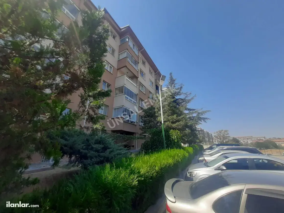 Ankara Yenimahalle Batı Sitesi Mahallesi 3+1 130 m² satılık daire - Fotoğraf 1