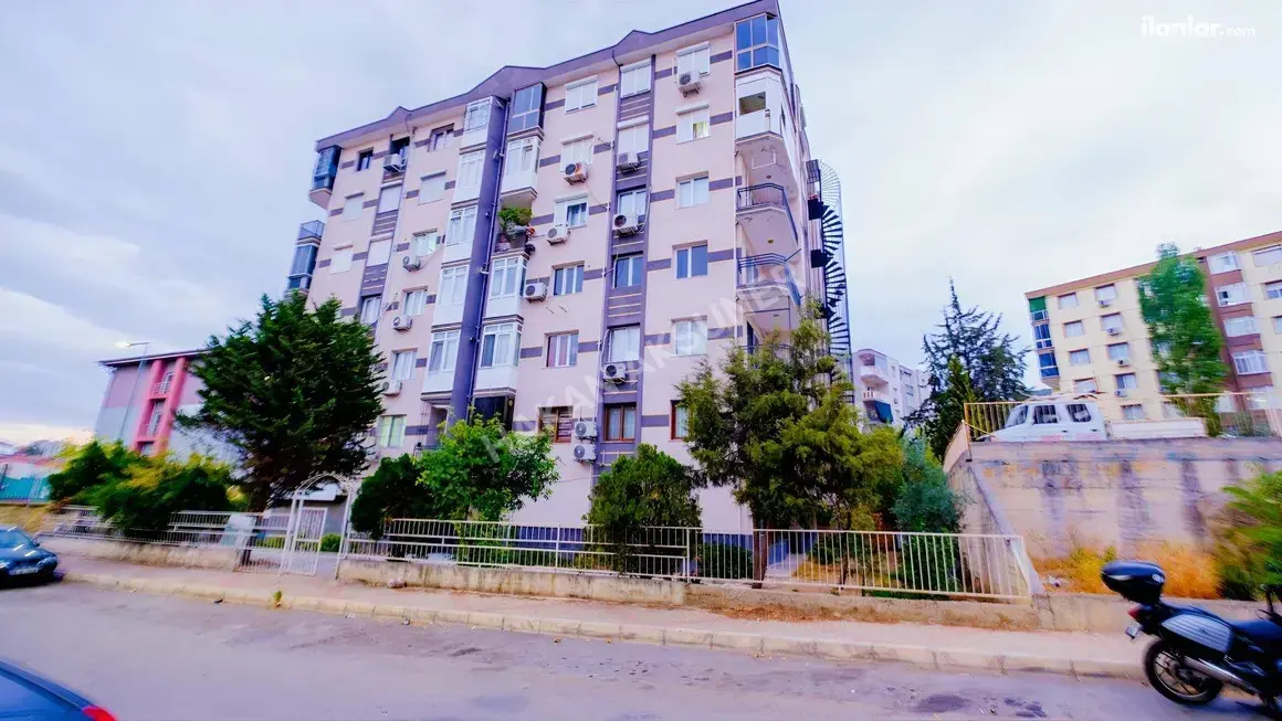 İzmir Karabağlar Devrim Mahallesi 3+1 150 m² satılık daire - Fotoğraf 1