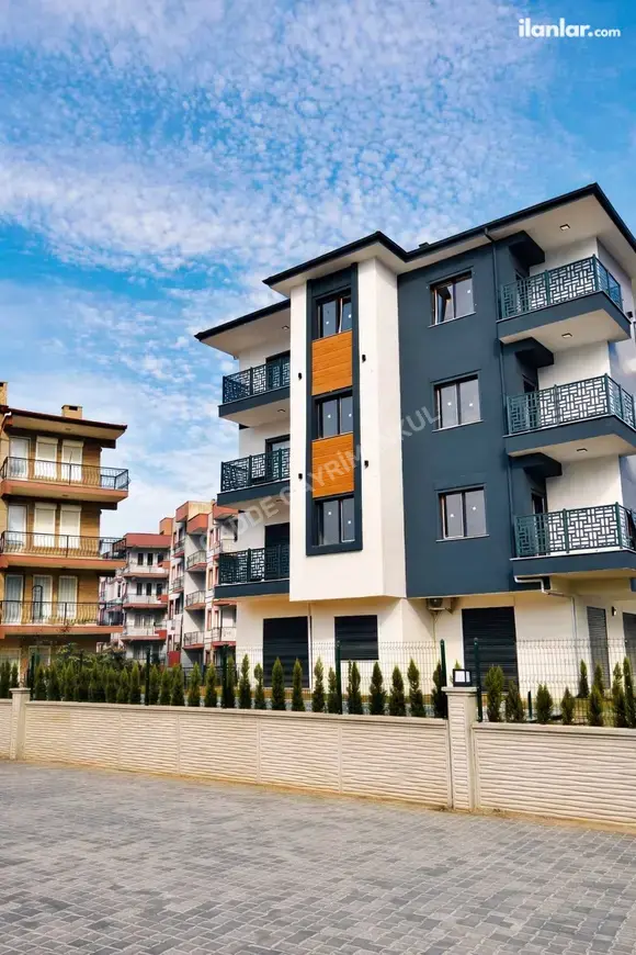 Aydın Kuşadası Davutlar Mahallesi 2+1 85 m² satılık daire - Fotoğraf 1