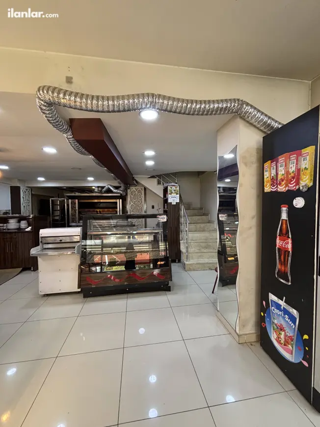 İzmir Buca Gaziler Mahallesi 300 m² devren Satılık pastane & Fırın - Fotoğraf 1