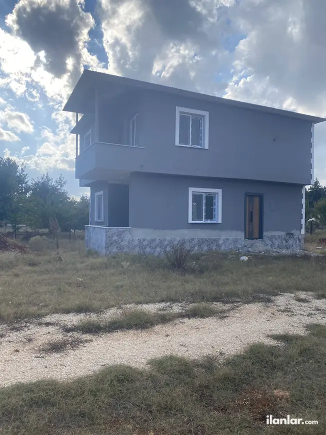 Mersin Erdemli Güzeloluk Mahallesi 3+1 150 m² satılık villa - Fotoğraf 1