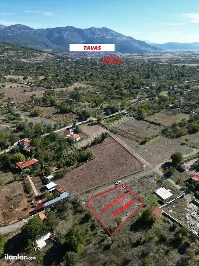 Denizli Tavas Yaka Mahallesi 725 m² satılık konut arsa - Fotoğraf 1