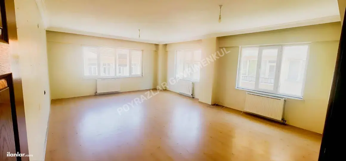 Uşak Merkez Kurtuluş Mahallesi 3+1 150 m² kiralık daire - Fotoğraf 1