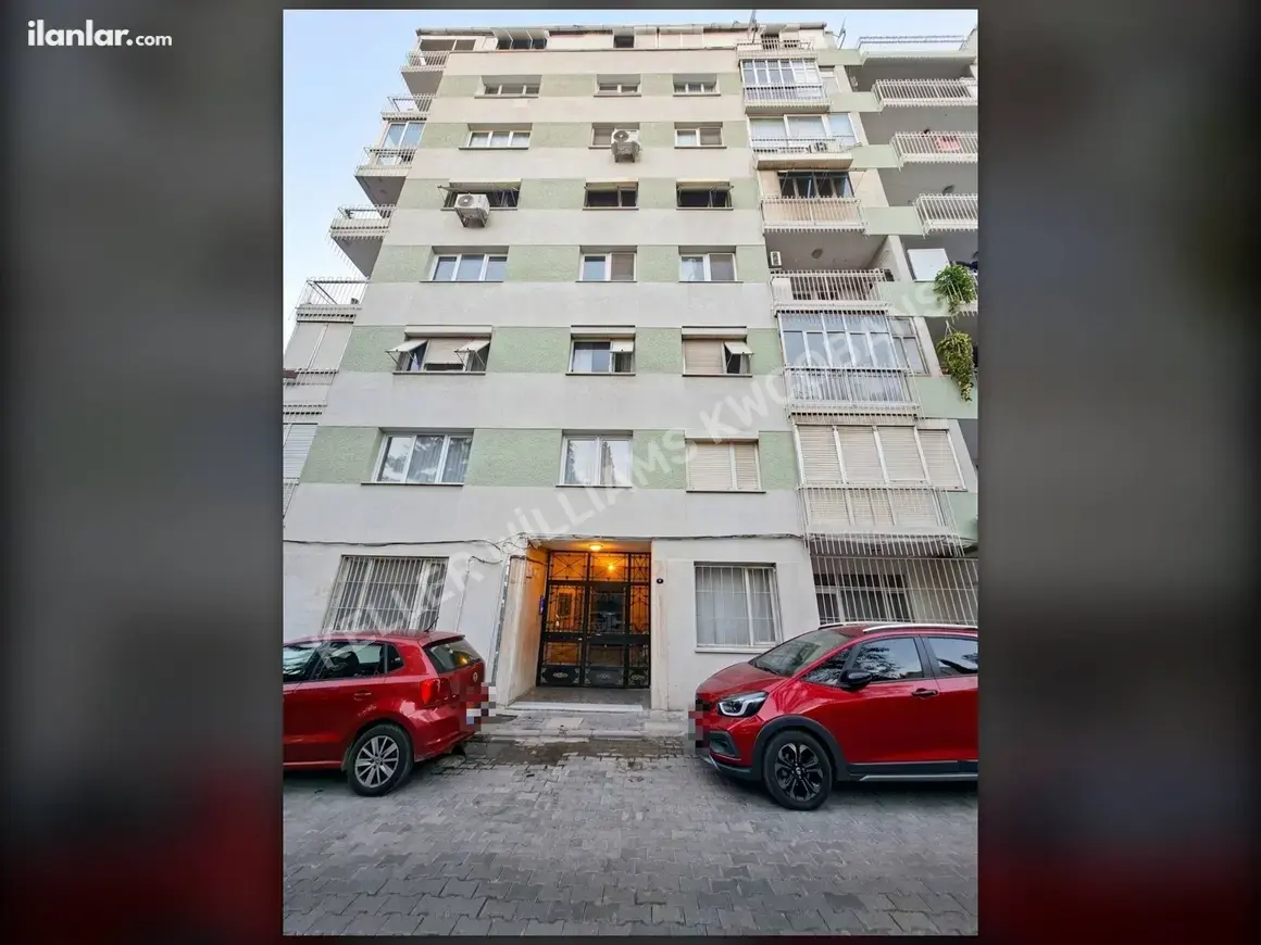 İzmir Bornova Erzene Mahallesi 3+1 130 m² kiralık daire - Fotoğraf 1