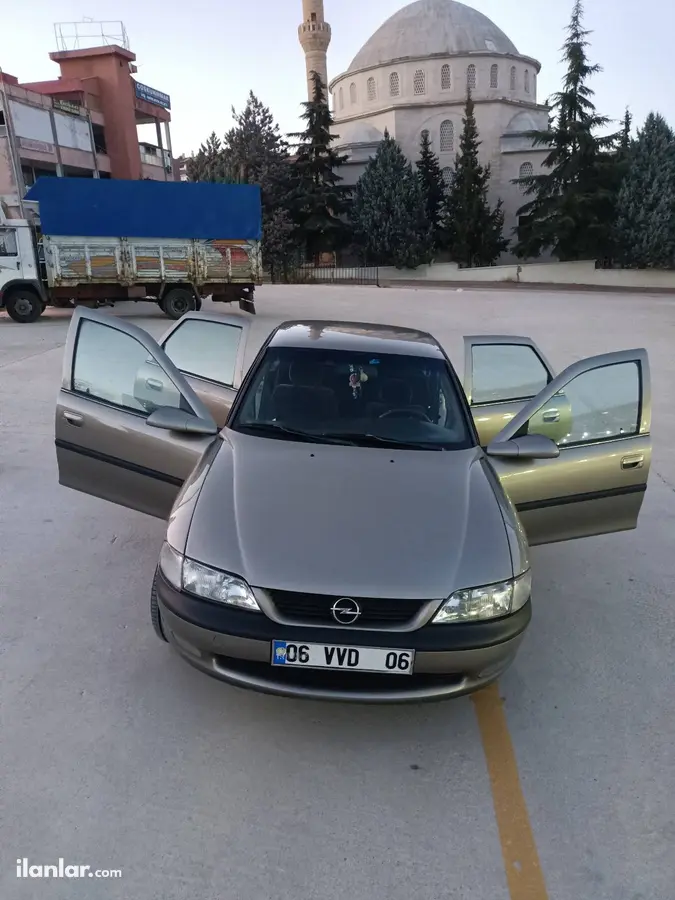 1996 Opel Vectra 2.0 benzinli manuel otomobil - Fotoğraf 1