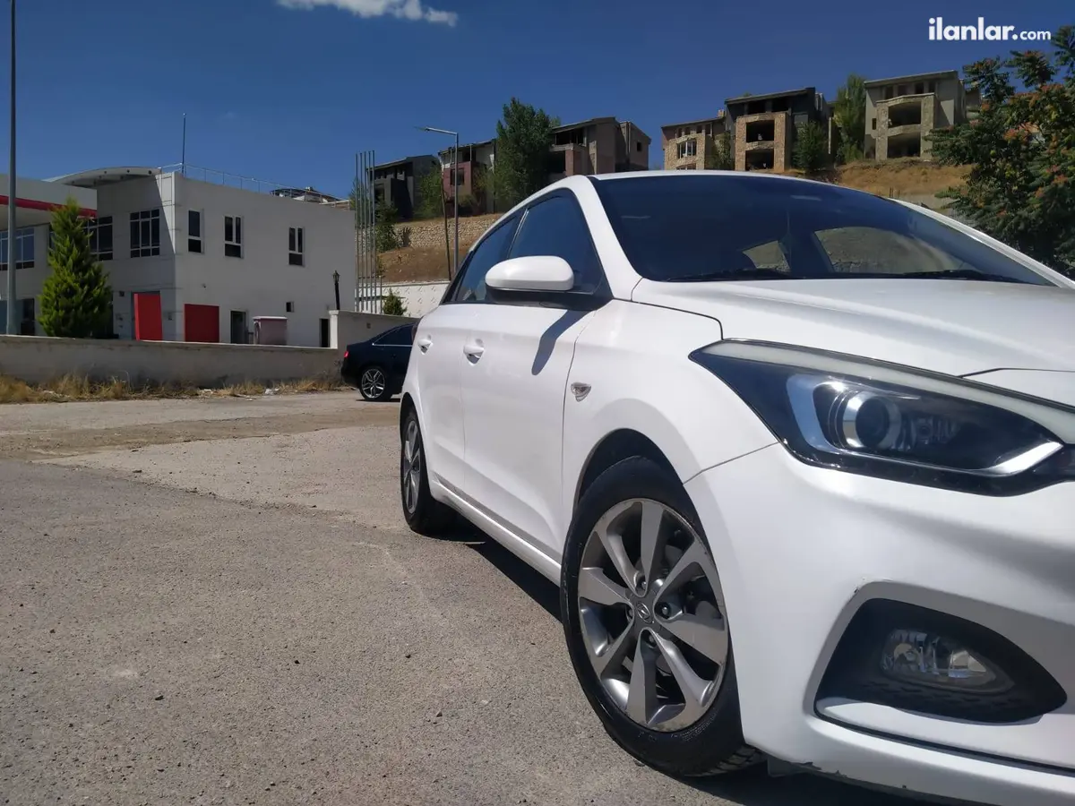 2018 Hyundai i20 1.4 MPI benzinli otomatik otomobil - Fotoğraf 3