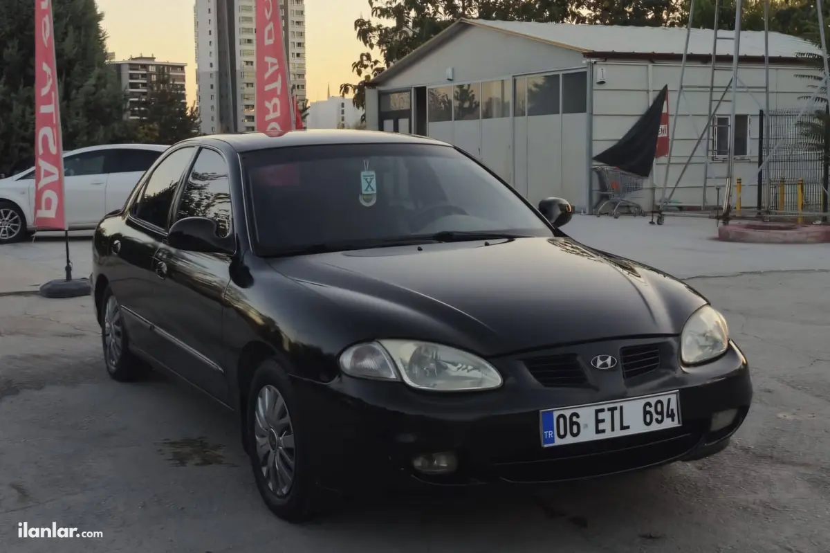 2000 Hyundai Elantra 1.6 benzinli manuel otomobil - Fotoğraf 1