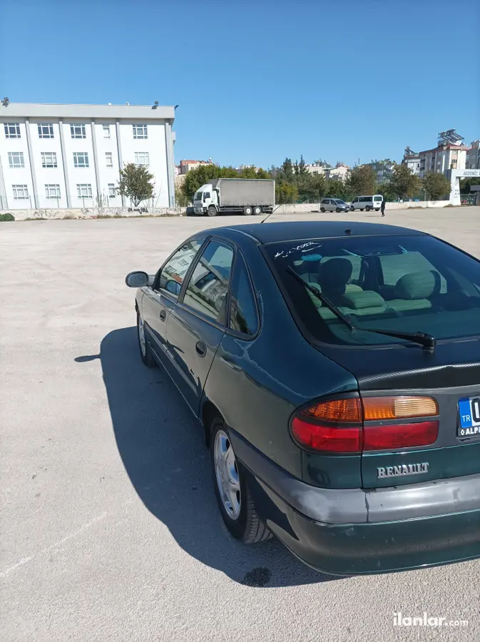 1999 Renault Laguna 2.0 benzinli manuel otomobil - Fotoğraf 1
