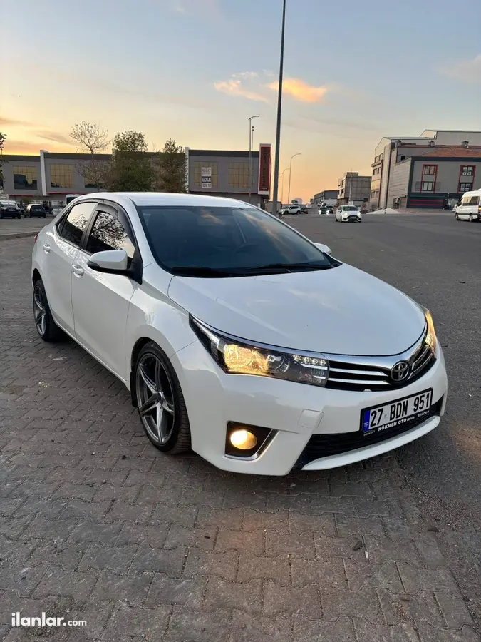 2015 Toyota Corolla 1.33 benzinli manuel otomobil - Fotoğraf 1