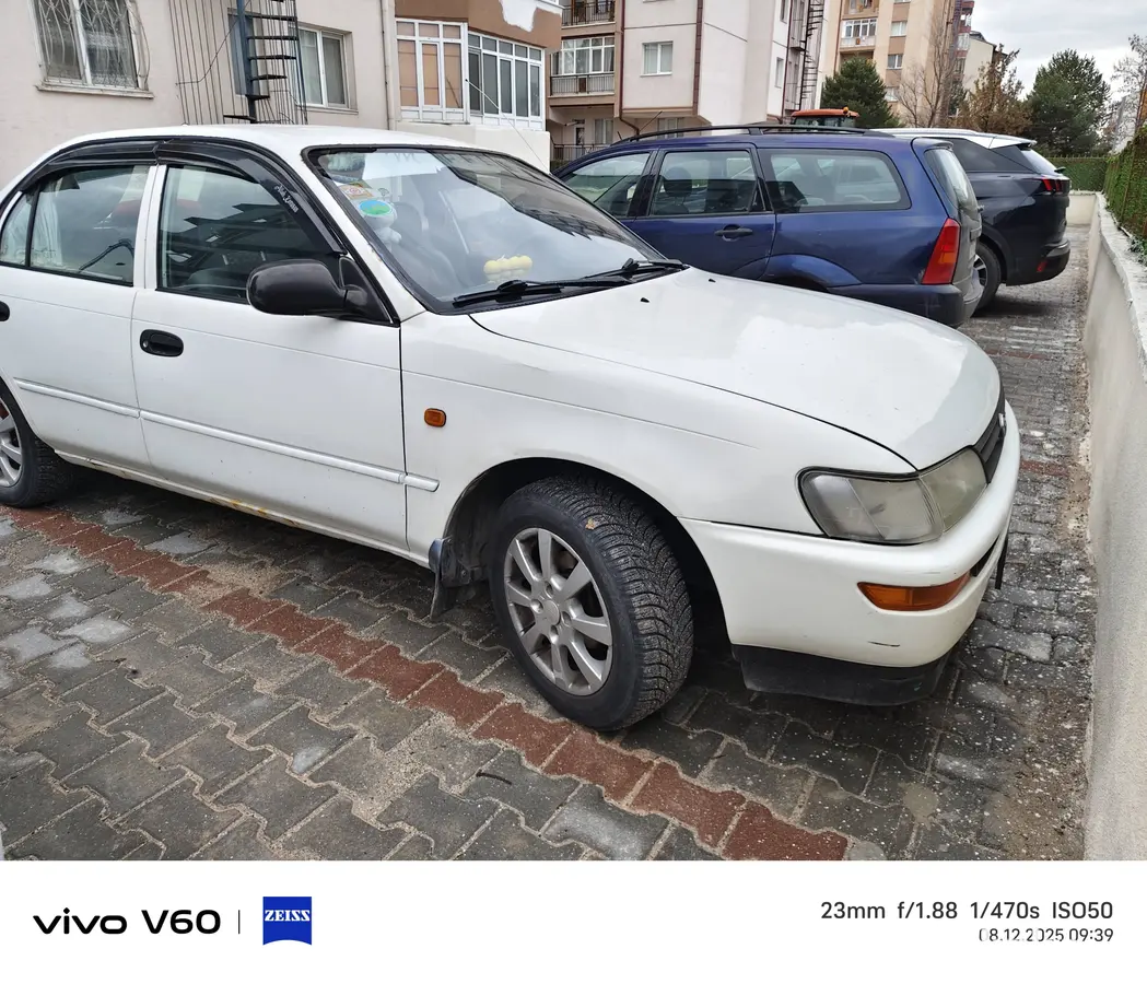 1997 Toyota Corolla 1.3 benzinli manuel otomobil - Fotoğraf 1