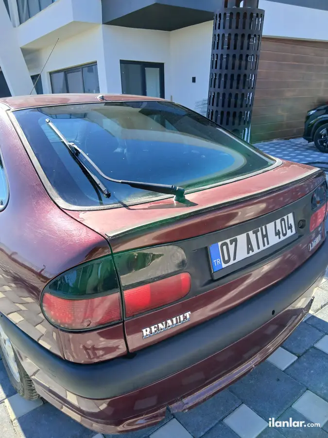 1996 Renault Laguna 2.0 benzinli manuel otomobil - Fotoğraf 1