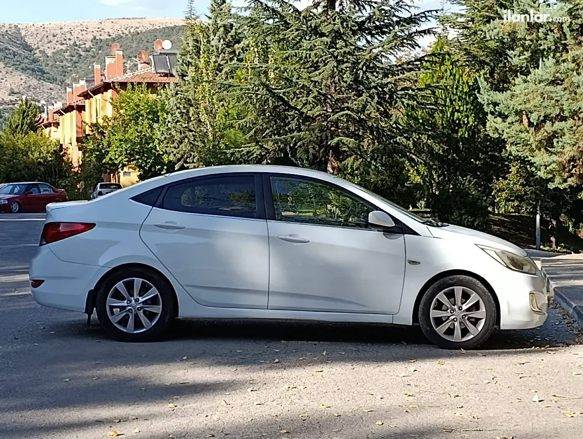 2015 Hyundai Accent Blue 1.4 CVVT benzinli manuel otomobil - Fotoğraf 3