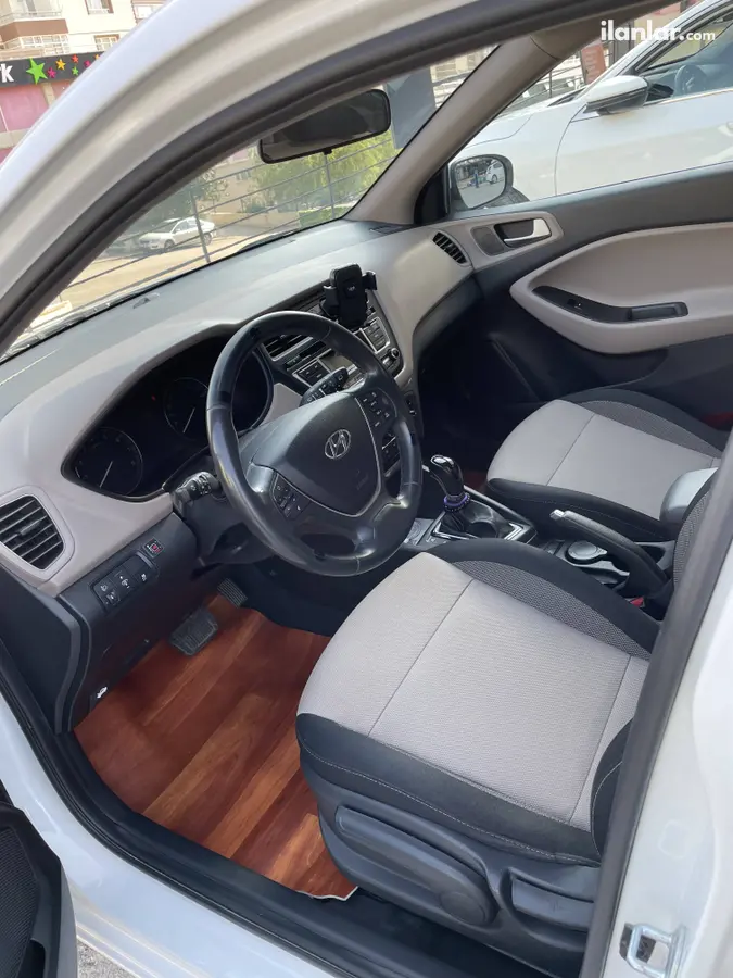 2016 Hyundai i20 1.4 MPI benzinli otomatik otomobil - Fotoğraf 2
