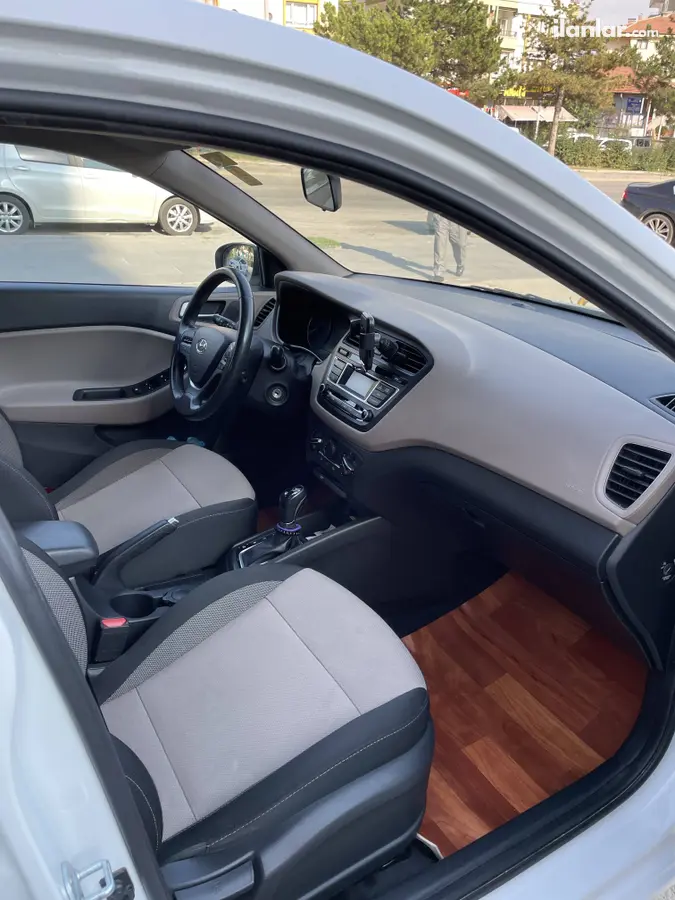 2016 Hyundai i20 1.4 MPI benzinli otomatik otomobil - Fotoğraf 3