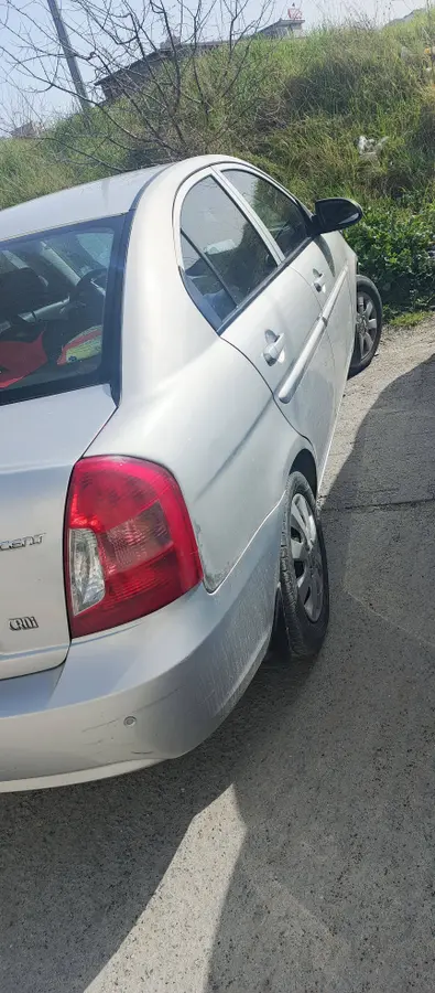 2011 Hyundai Accent Era 1.5 CRDi dizel otomatik otomobil - Fotoğraf 2